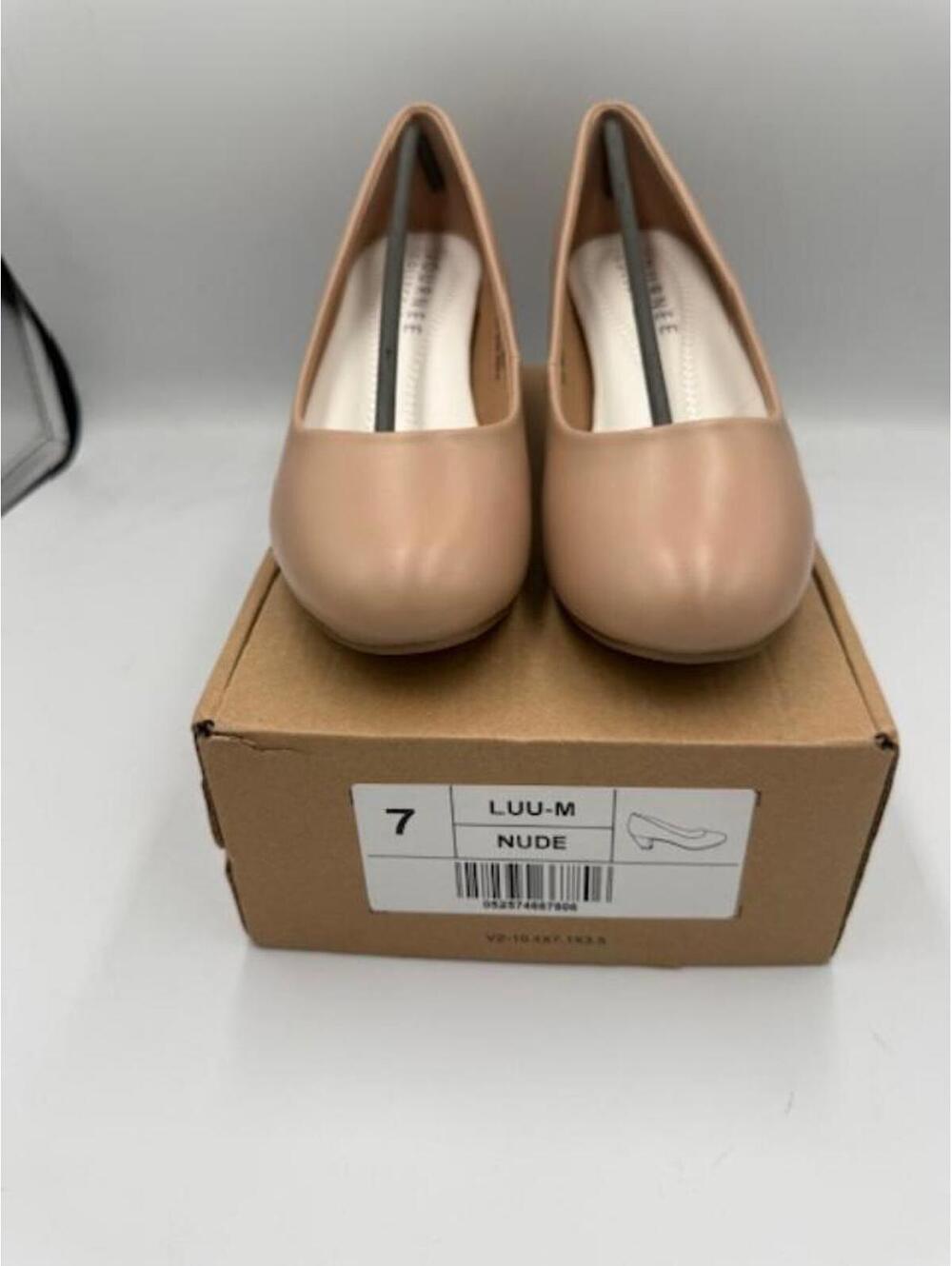 Journee Collection Nude Women's low pump block Heel Size 7
